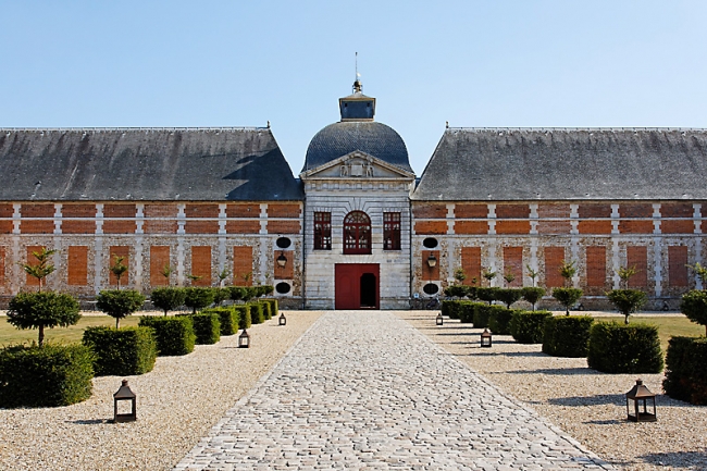 Chateau du Champ de Bataille-002